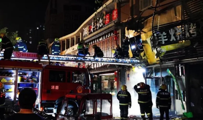 15人獲刑！寧夏銀川富洋燒烤店“6·21”特別重大燃?xì)獗ㄊ鹿室粚徯?/>
                        <p>15人獲刑！寧夏銀川富洋燒烤店“6·21”特別重大燃?xì)獗ㄊ鹿室?.</p>
                    </li>
					
					<li>
                    	<img src=
